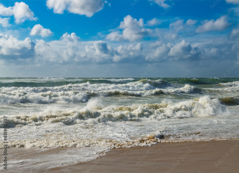 Brandung Wellen Sylt Deutschland Nordsee Küste Sturm Wind Gezeiten Flut Brechen Surfen Gischt Spray Tropfen Horizont Meer Insel Küste Kraft Tide Westen Dünung Gefahr Erosion blauer Himmel Farben toben Brandung Wellen Sylt Deutschland Nordsee Küste Sturm Wind Gezeiten Flut Brechen Surfen Gischt Spray Tropfen Horizont Meer Insel Küste Kraft Tide Westen Dünung Gefahr Erosion blauer Himmel Farben toben
