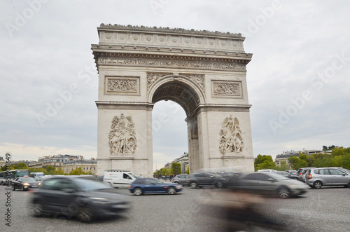 The Arc de Triomphe de l'etoile is one of the most famous monuments in Paris.