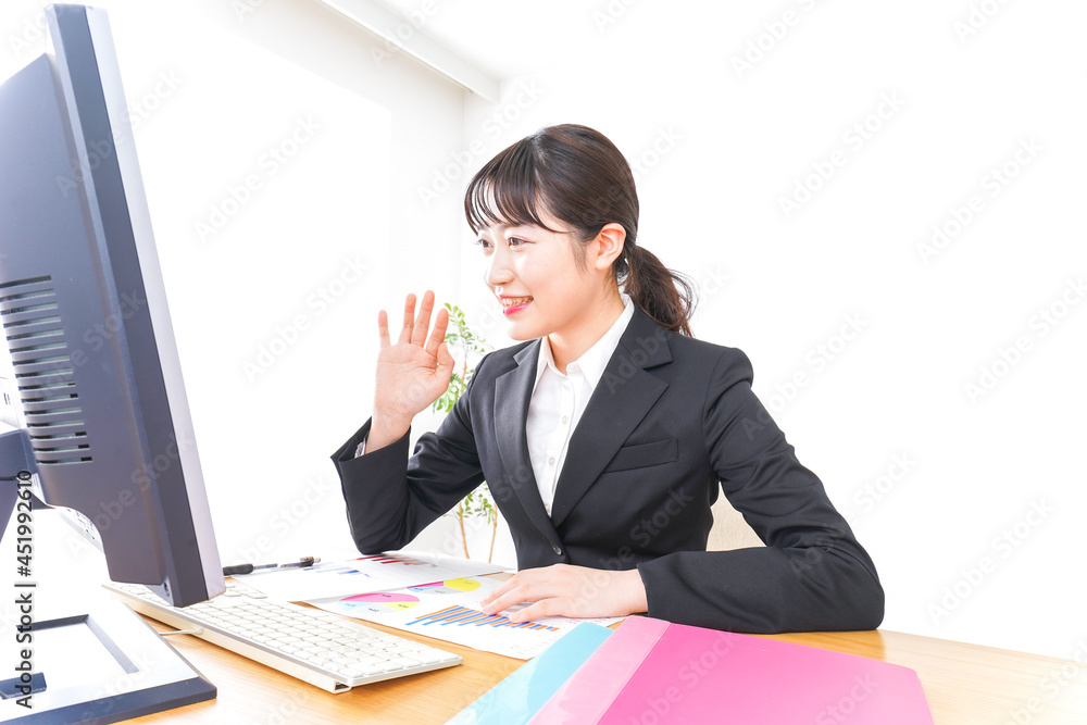 クッキングをする若い女性 クッキングをする若い女性