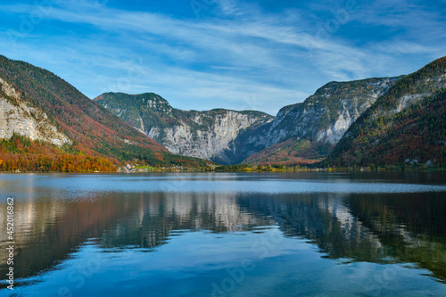 Hallstatter See lake mountain lake in Austria © Dmitry Rukhlenko