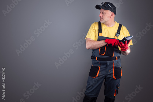 A man in work gloves holds ...
