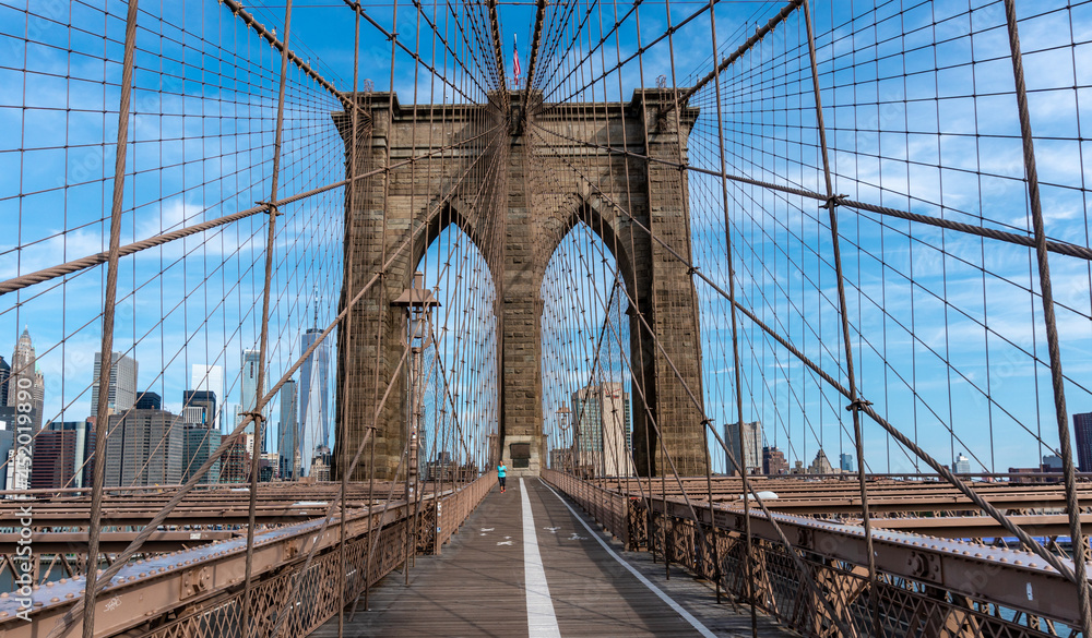 Fototapeta premium Brooklyn Bridge at day no people