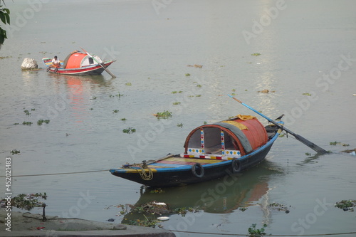 Barques sur le Gange photo