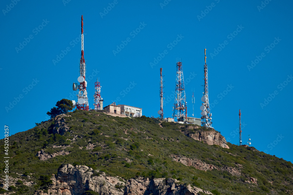 Obraz premium Communication antennas on the mountain