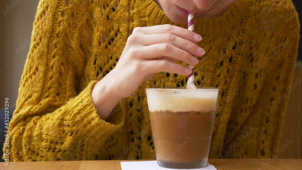 Vidéo Stock Closeup camera shot of woman slowly drinking her cold