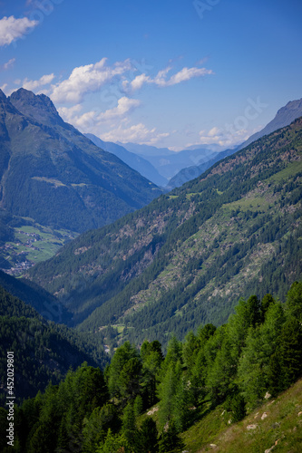 Fototapeta Naklejka Na Ścianę i Meble -  Amazing scenery and typical landscape in Austria - the Austrian Alps - travel photography