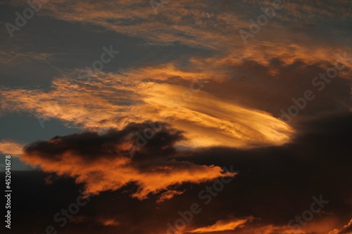 cielo e nuvole al tramonto