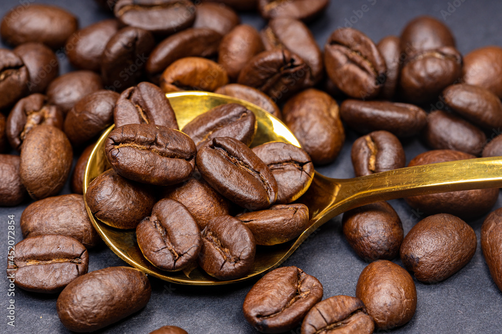 Naklejka premium Coffee beans with a uniform color