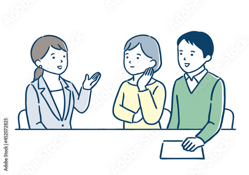 窓口で相談をしている若い夫婦