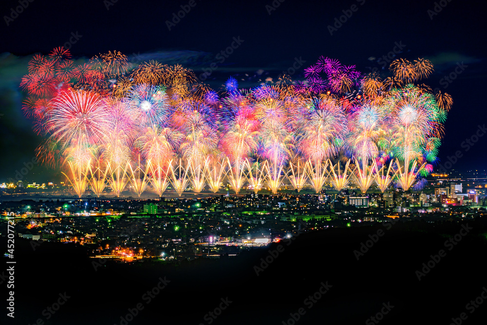 長岡花火 フェニックス花火 スーパーワイド ミュージックスターマイン Stock Photo Adobe Stock 長岡花火 フェニックス花火 スーパーワイド ミュージックスターマイン Stock Photo Adobe Stock