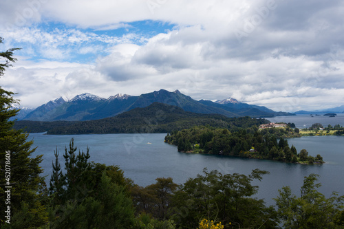 Patagonia Lakes and mounts © Martin
