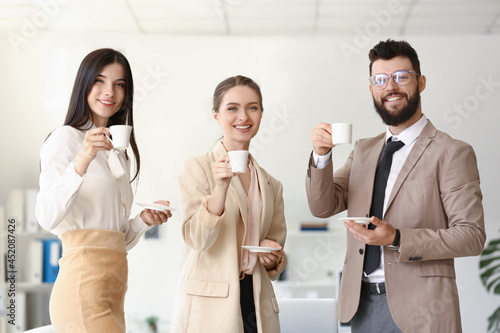 Business people having coff...