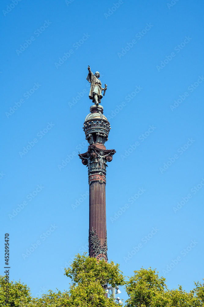 Fototapeta premium The Columbus statue at the end of La Rambla in Barcelona