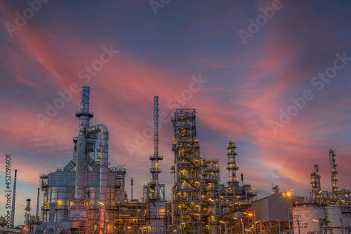 Oil refining export business © Tum