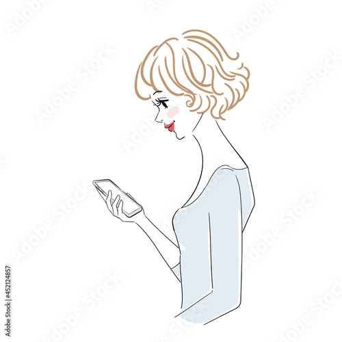 スマホを操作する女性