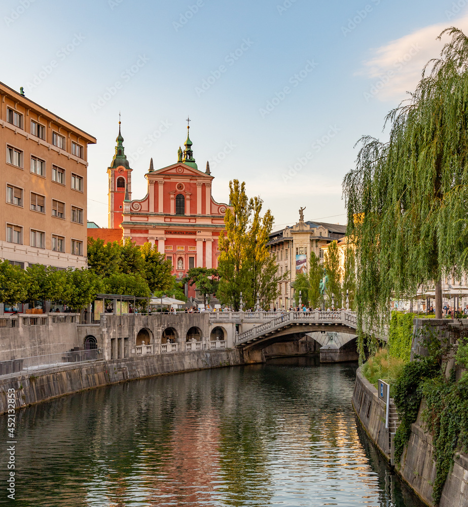 Fototapeta premium Ljubljana - Prešeren Square Sunset