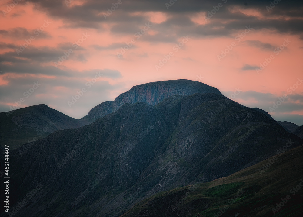 Obraz premium sunset over the mountains