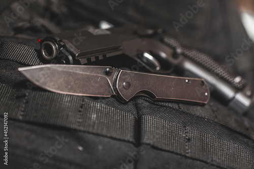 knife and pistol photo