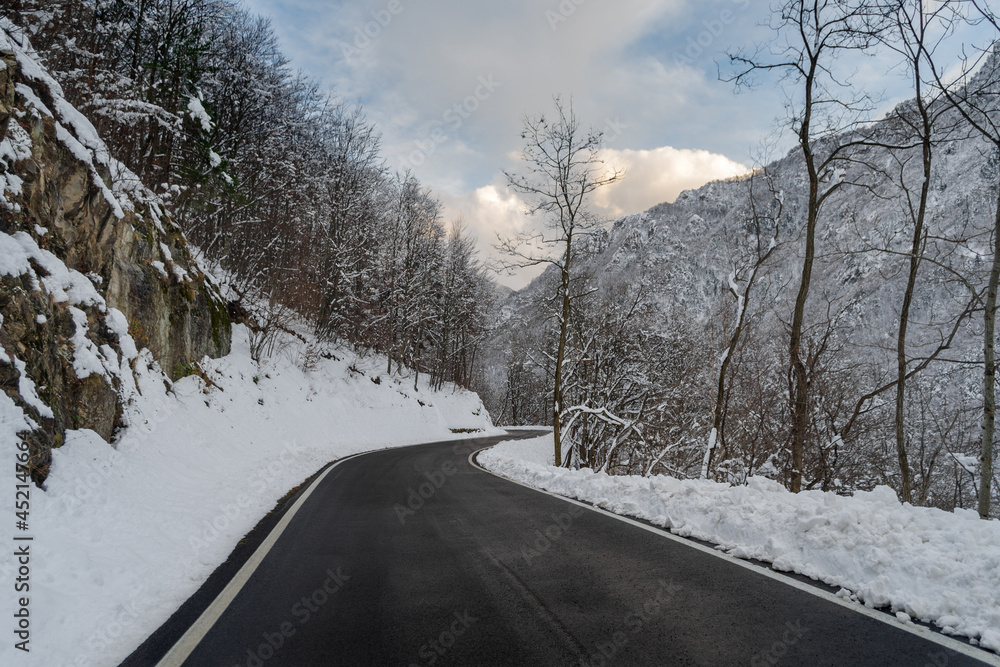 Fototapeta premium Snowy mountain road