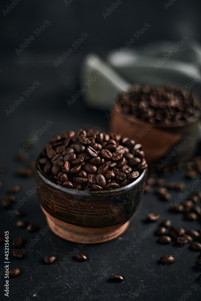 Fototapeta premium Coffee cup with roasted beans
