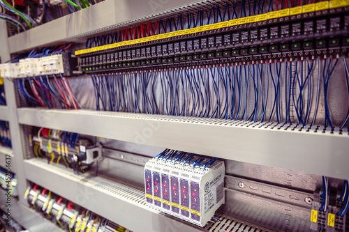 schaltschrank schütze steuerung sps schutzschalter leitungssschutz fi siemens schneider electric schalttafel sicherungsschrank photo