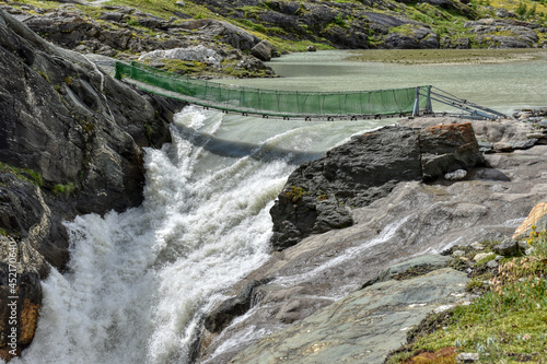 Hängebrücke, Margaritzenstausee, Brücke, Großglockner, Sandersee, Seil, Netz, Fangnetz, Sicherungsnetz, Steg, wackelig, abgespannt, Stahlseil, Seil, Haken, Ösen, Schraube, Wanderweg, Möll, Fluss, Fran photo