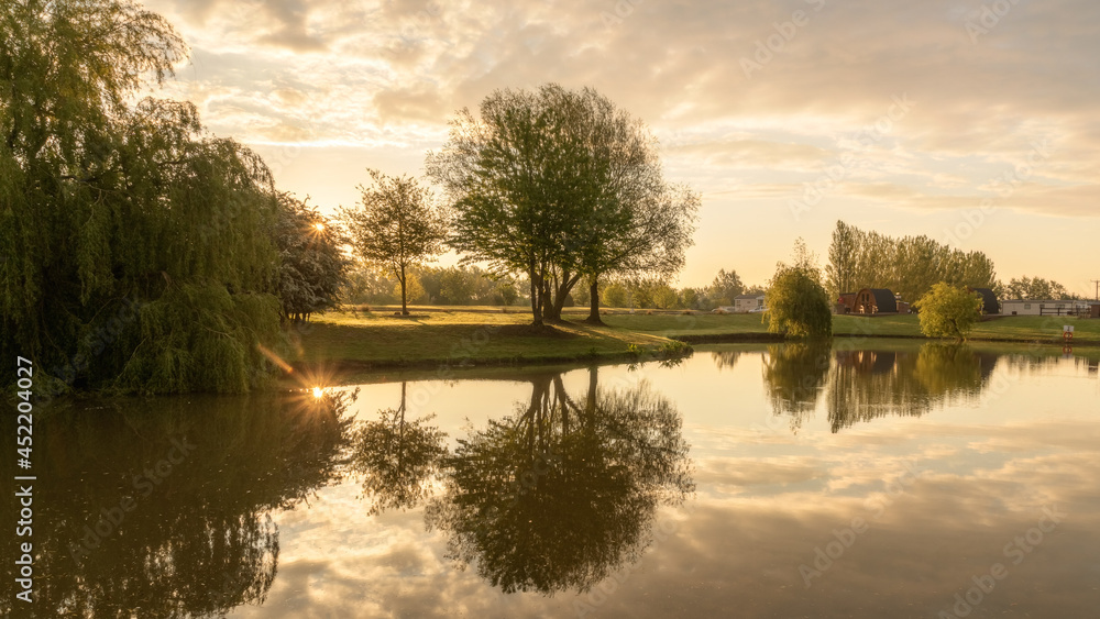 Fototapeta premium sunrise over the lake