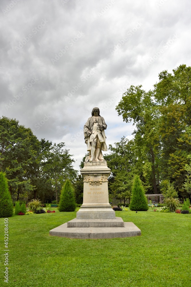 Statue de Bernard de Jussieu