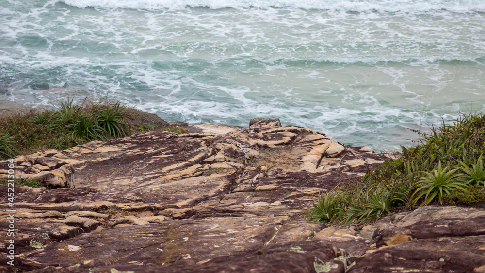 Fototapeta premium waves and rocks