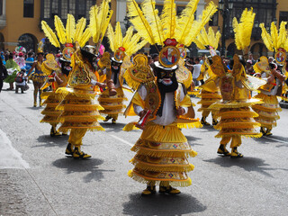 Keuken achterwand Carnaval Dansers tijdens parade in Lima  © Goodwave Studio