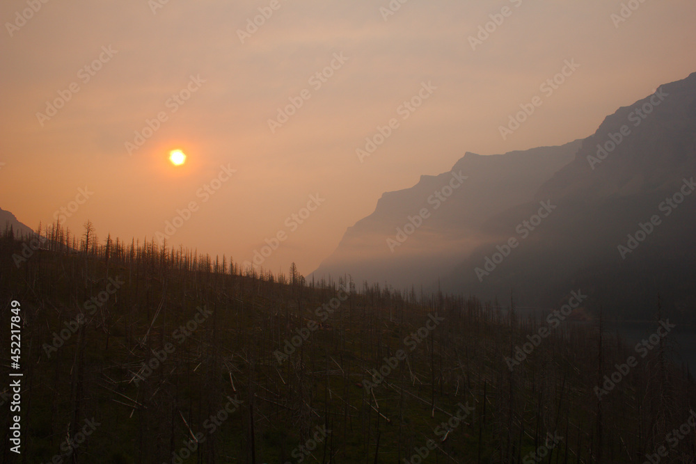 Foggy moring in GLacier NAtional Park MOUNTAINS