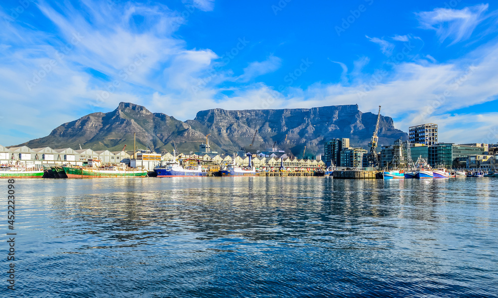 Naklejka premium Cape town and table mountain in South Africa