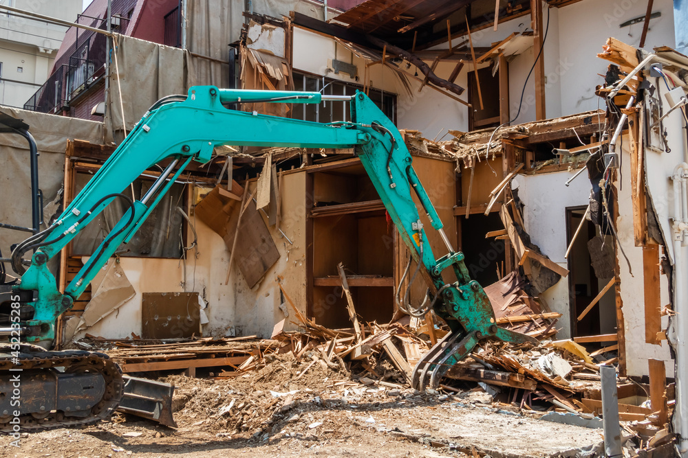 Fototapeta premium 建築物件解体現場 Demolition of buildings