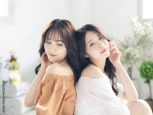 Foto 女性二人のポートレート　ファッションイメージ