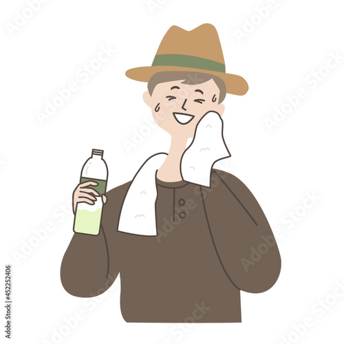 タオルで汗を拭きお茶を飲む男性