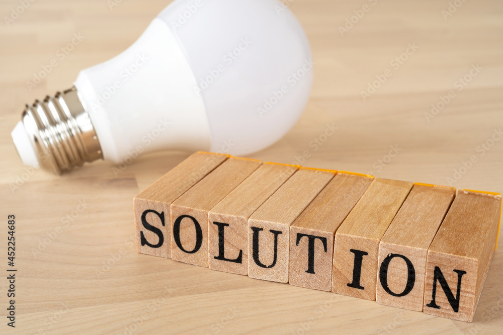 ソリューション、解決策｜「SOLUTION」と書かれたスタンプと電球 - obrazy, fototapety, plakaty 