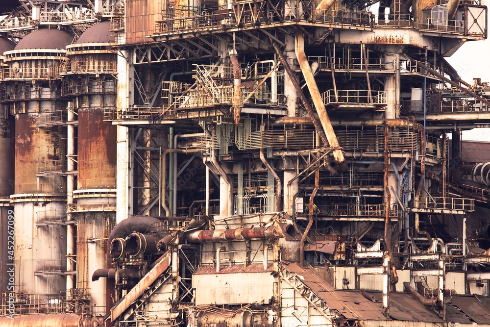 世界最大級の溶鉱炉、解体される高炉（蘇我市／千葉）