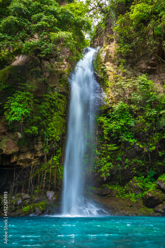 Fototapeta Naklejka Na Ścianę i Meble -  Cascada la Cangreja, Parque Nacional Rincon de la Vieja, Costa Rica