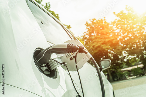 Elektro Auto an Ladestation