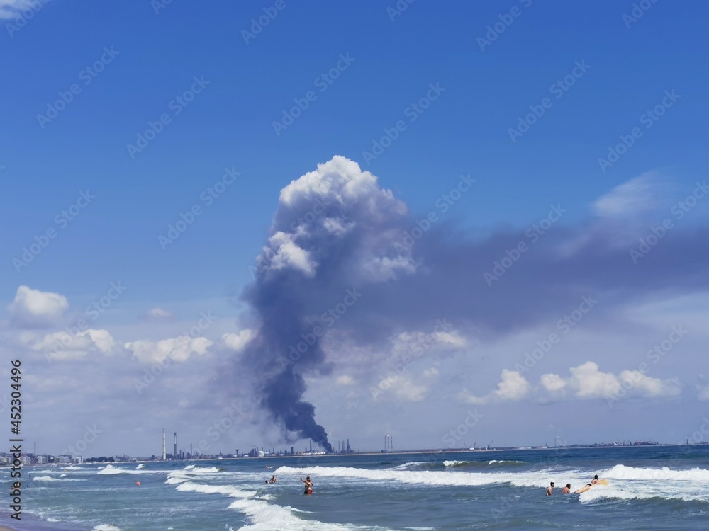 Obraz premium Petrol platform after tank explosion in Navodari, Romania