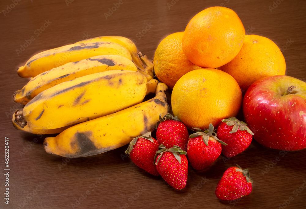 Fruit on the table.
Banana, orange, apple and strawberry.
Organics that fill our bodies with vitamin and health.
For a healthy diet.