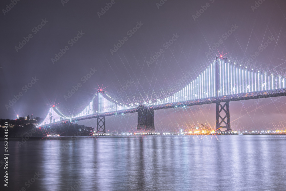 Fototapeta premium San Francisco Bridge in the Evening