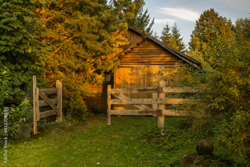Wooden house - an example of ancient Russian architecture. The village of Svyatogorovo in the Dmitrovsky district of the Moscow region Wooden house - an example of ancient Russian architecture. The village of Svyatogorovo in the Dmitrovsky district of the Moscow region