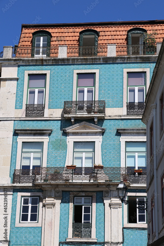 Fototapeta premium Façade d’immeuble à Lisbonne, Portugal