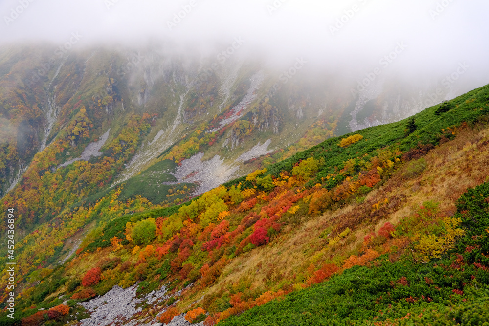 北アルプス　剣岳、立山連峰の秋の風景