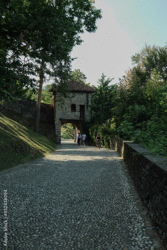 Ingresso  alla Rocca di Angera, Italia