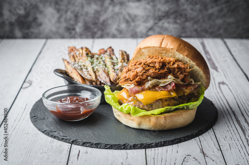 Pulled pork, bacon and cheese burger whith spiced fries and bbq sauce