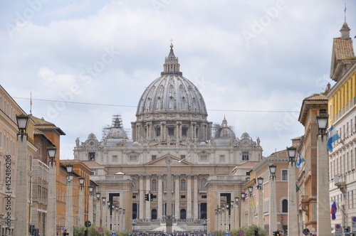 The Papal Basilica of Saint Peter in the Vatican © Don Serhio