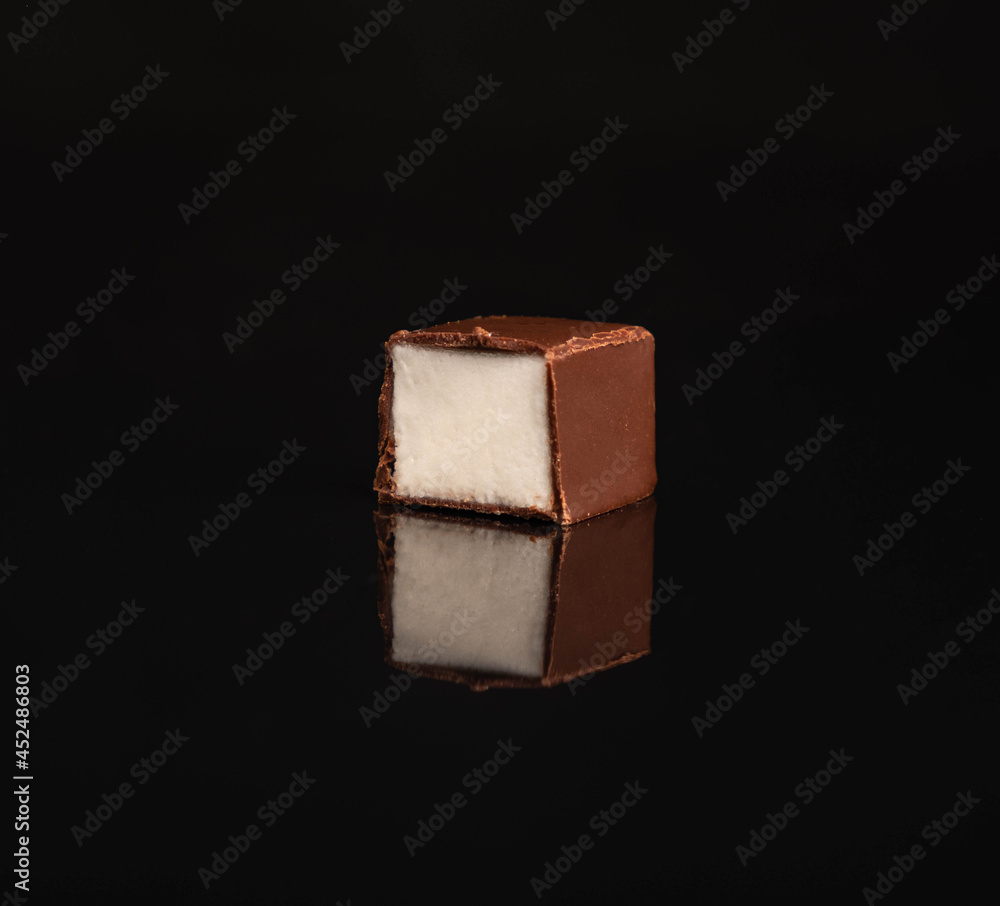 Obraz premium Bird's milk on a black candy cane background