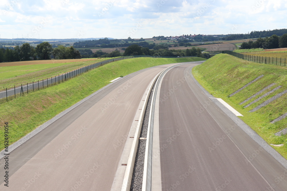 Neue leere Autobahn. Neue leere Autobahn.